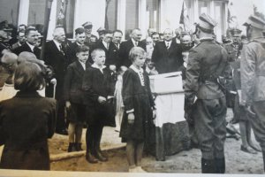 Poświęcenie szkoły w Ćwiklicach z udziałem pszczyńskich ułanów 1939