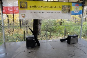 Scena w barwach narodowych Śląska i pszczyńskich ułanów