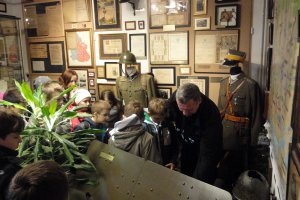 Wizyta dzieci w muzeum lekcje historii 3 
