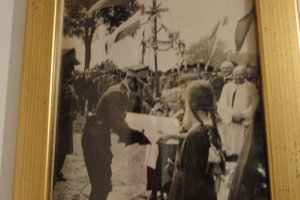 82 Otwarcie szkoły w Ćwiklicach z udziałem pszczyńskich ułanów 1939r Na pierwszym planie rtm Otton Eysymont 