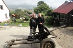 Limanowa Pszczyna 5 09 2014 sprowadzenie repliki działka przeciwpancernego bofors i umieszczenie w muzeum 1 