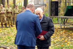 Powitanie Prorektora Uniwersytetu Jagiellońskiego prof St Grodziskiego przez Burmistrza Pszczyny Dariusza Skrobola