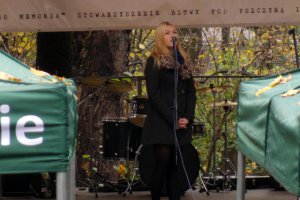 Uczennica z Zespołu Szkół nr 2 im K Miarki w Pszczynie podczas recitalu muzycznego